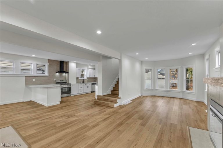 3299 Yorkshire Road, Cleveland Heights, OH - Photo 8