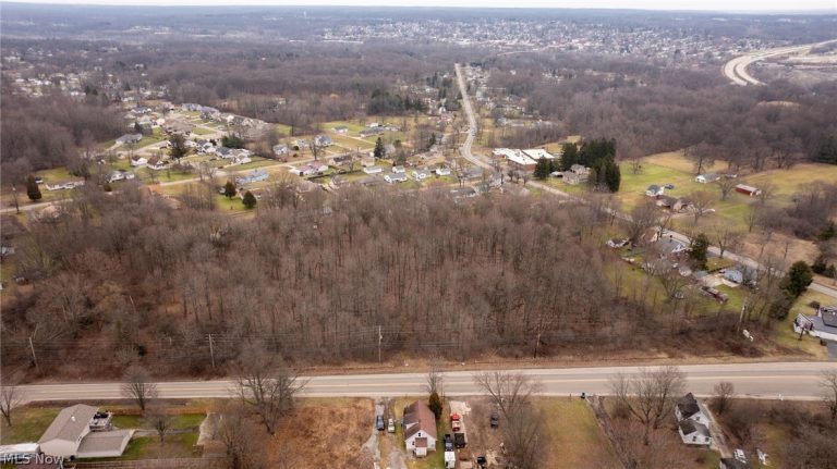 000 Salt Springs Road, Girard, OH, 44420