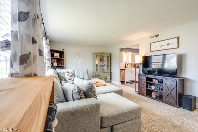 2331 Larchdale Drive, Cuyahoga Falls, OH - Photo 4