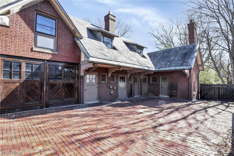 10 Hanna Lane, Bratenahl, OH - Photo 3