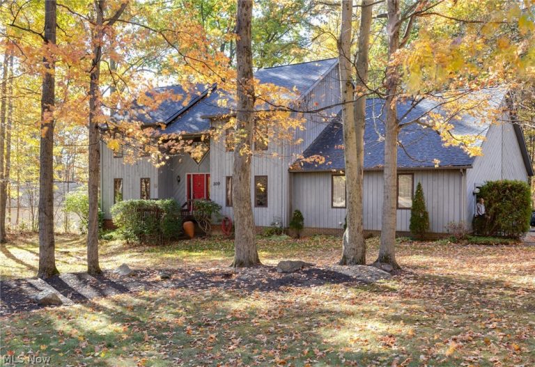 200 Greentree Circle, Aurora, OH - Photo 4