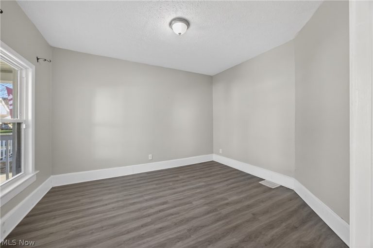 1566 Winchester Avenue, Lakewood, OH - Photo 8