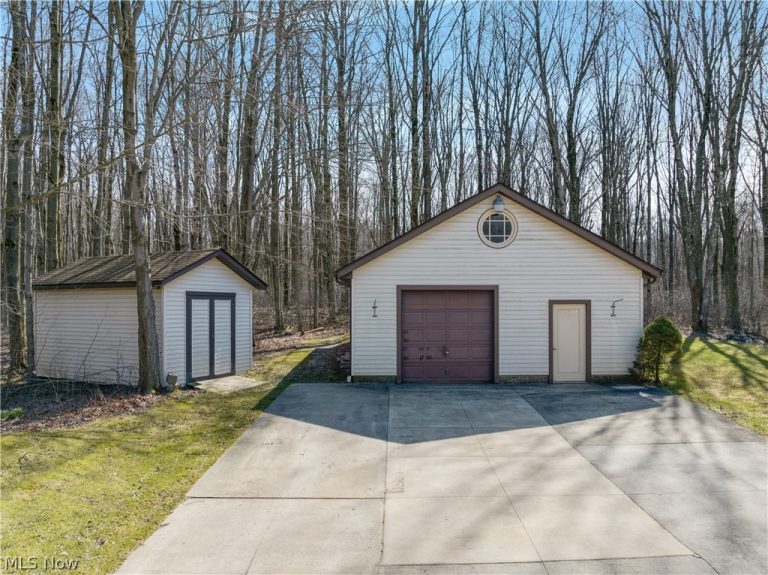 13015 Pearl Road, Chardon, OH - Photo 8