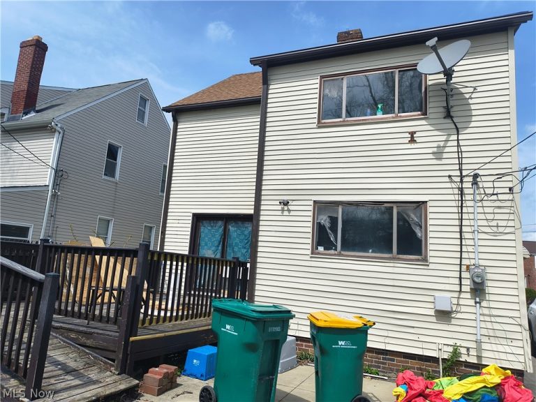 21104 Clare Avenue, Maple Heights, OH - Photo 2