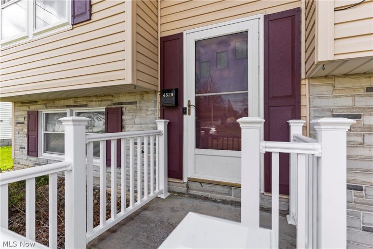 4829 Pinetrace Drive, Youngstown, OH - Photo 4