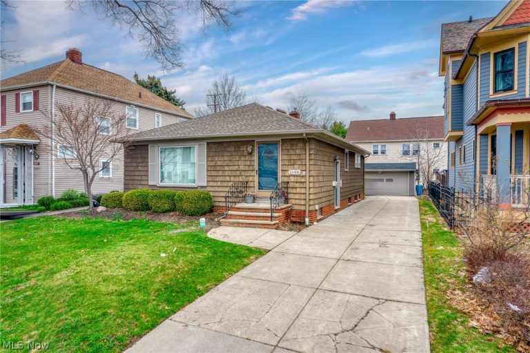 13406 Lakewood Heights Boulevard, Lakewood, OH - Photo 2