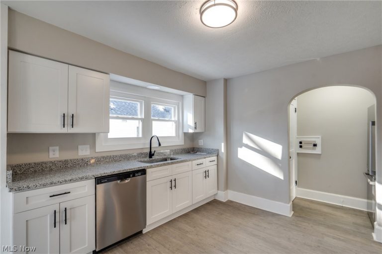 1835 Thornapple Avenue, Akron, OH - Photo 2