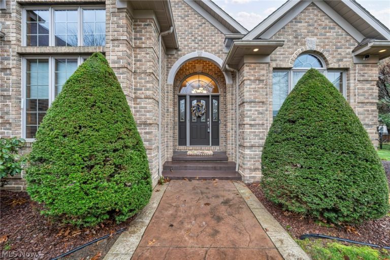 3302 Ashton Drive, Uniontown, OH - Photo 2