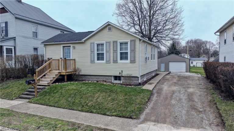 254 1st Street, Brewster, OH, 44613