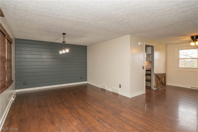 10288 Hunting Hills Avenue, Hartville, OH - Photo 3