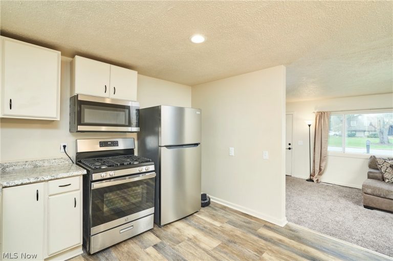 332 River Road, Munroe Falls, OH - Photo 8