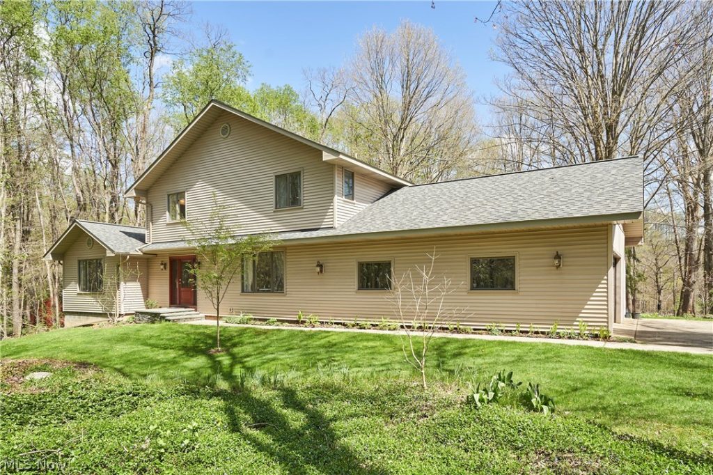 14125 Country River Lane, Newbury, OH