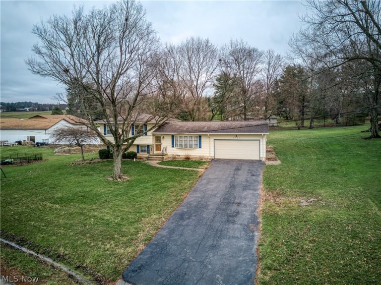 6860 Beridge Street, Louisville, OH - Photo 2