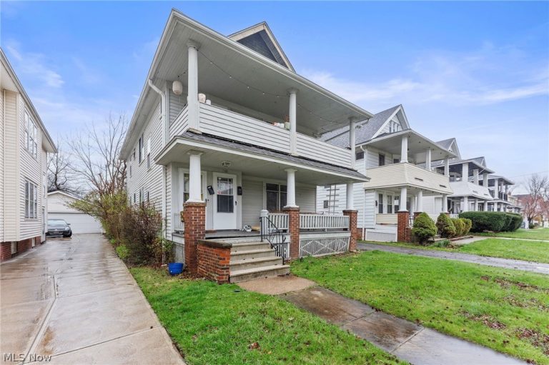 2161 Carabel Avenue, Lakewood, OH - Photo 2