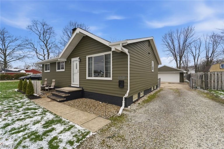 36405 Stevens Boulevard, Willoughby, OH - Photo 2