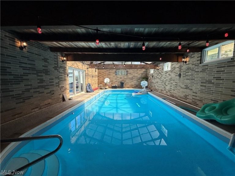 5981 Northview Drive, Seven Hills, OH - Photo 2