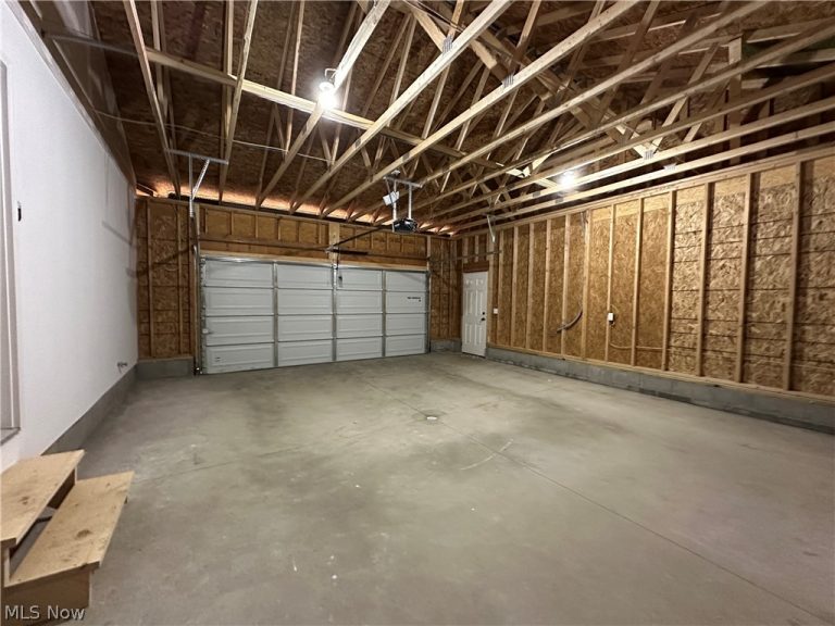 32 Maranatha Drive, Youngstown, OH - Photo 3