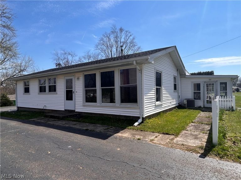 727 Circle Hill Road, North Canton, OH - Photo 3