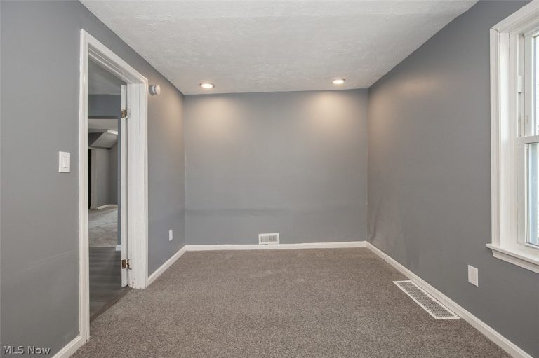 7815 Jeffries Avenue, Cleveland, OH - Photo 5