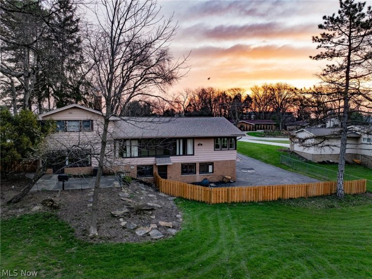 25510 Bryden Road, Beachwood, OH - Photo 2