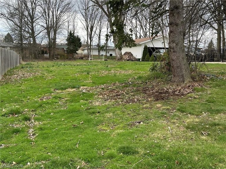 VL Grantwood Drive, Parma, OH - Photo 2