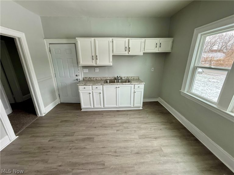 9215 Yale Avenue, Cleveland, OH - Photo 6