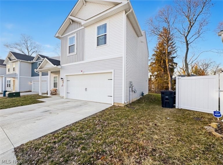 524 Auld Farm Circle, Akron, OH - Photo 3