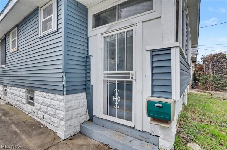 872 Cole Avenue, Akron, OH - Photo 3