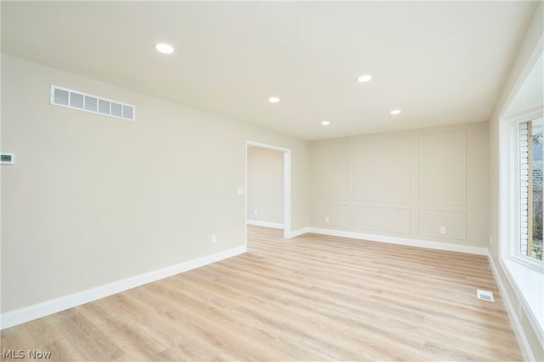 292 Wren Way, Medina, OH - Photo 8