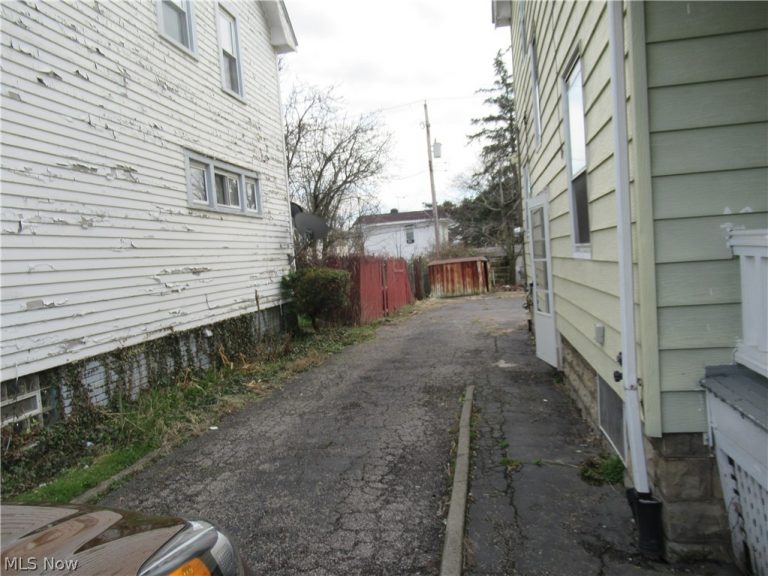 12704 Christine Avenue, Garfield Heights, OH - Photo 3