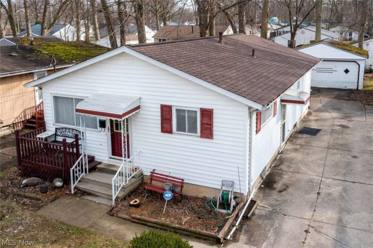 553 Delaware Avenue, Elyria, OH - Photo 3