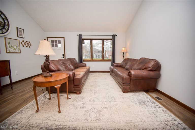 17134 Rabbit Run Drive, Strongsville, OH - Photo 6
