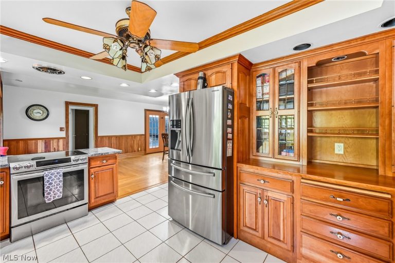 4250 Oak Knoll Drive, Boardman, OH - Photo 8