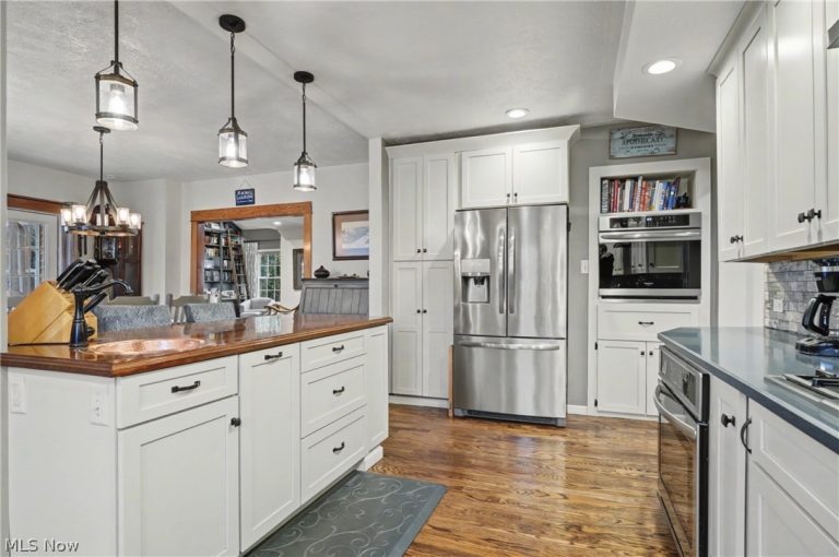 16870 Headland Avenue, Lake Milton, OH - Photo 8