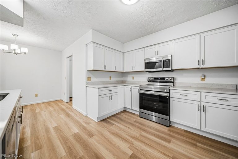 210 Teal Trace #210, Mayfield Heights, OH - Photo 2