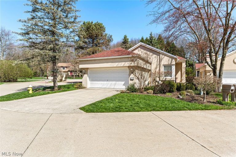 447 Armante Court, Akron, OH, 44313