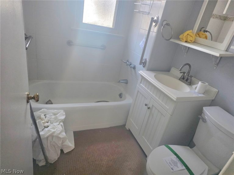 646 Columbia Avenue, Akron, OH - Photo 8