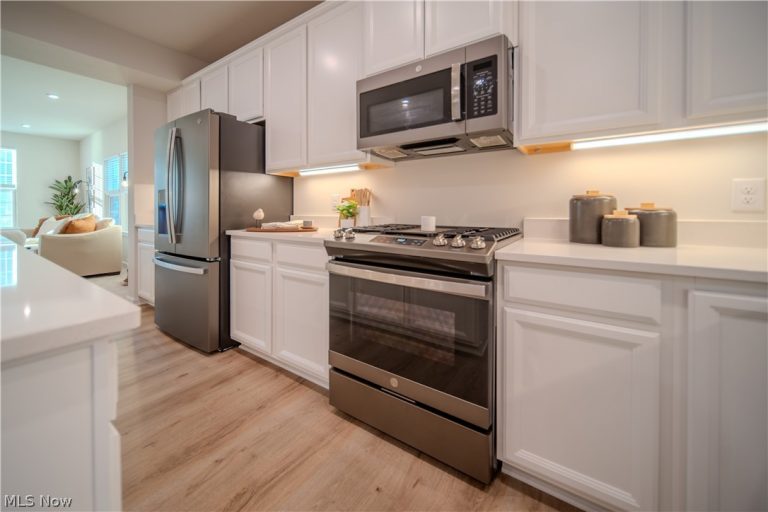 1129 Bean Lane, Akron, OH - Photo 5