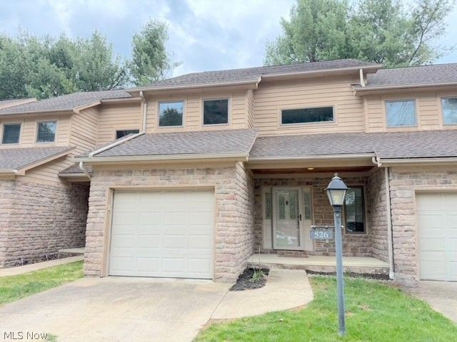 526 Oakdale Drive, Dover, OH, 44622