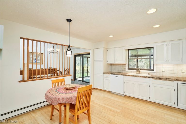 3574 Antoinette Drive, Cuyahoga Falls, OH - Photo 5