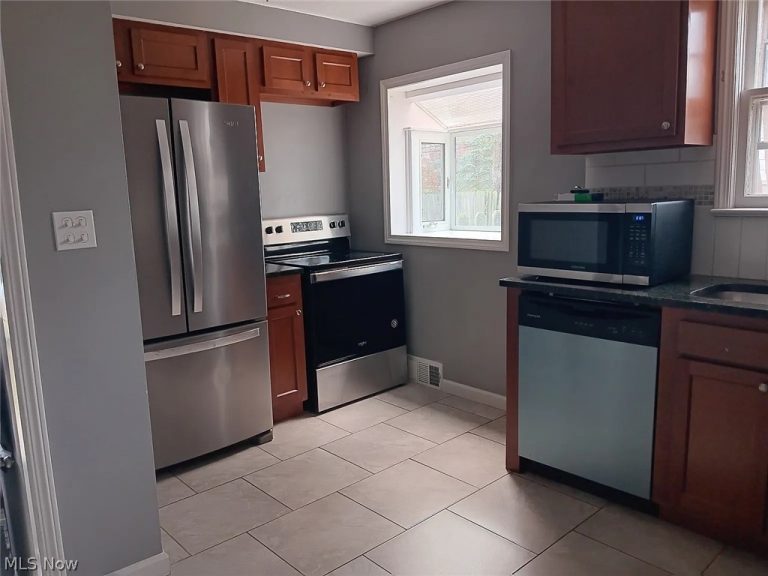1362 Villa Drive, South Euclid, OH - Photo 2