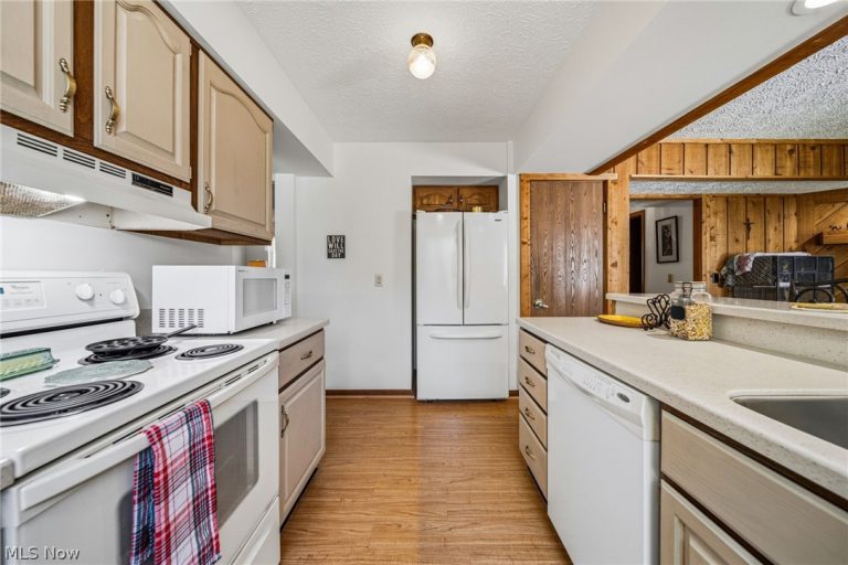 6216 Center Street, Mentor, OH - Photo 3