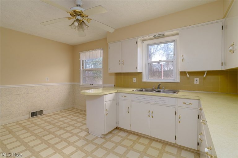 23 Wayne Avenue, Akron, OH - Photo 5