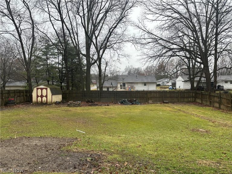3824 Valacamp Avenue, Warren, OH - Photo 2