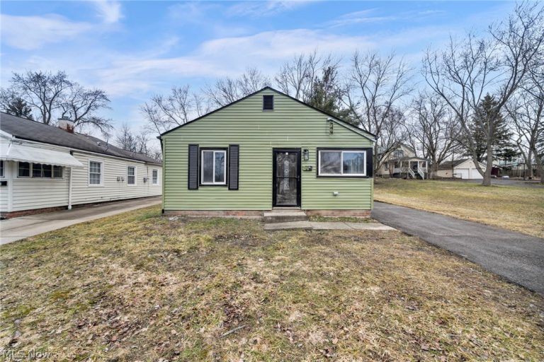 109 Forest Drive, Bedford, OH - Photo 3