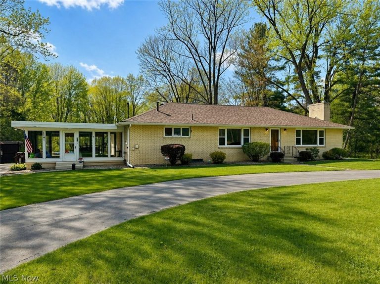 2315 Howland Wilson Road, Cortland, OH - Photo 2