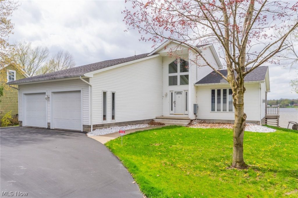 1408 River Road, Lake Milton, OH