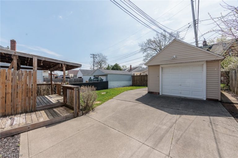6103 Allanwood Drive, Parma, OH - Photo 3