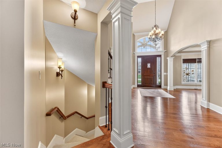 7565 Cottonwood Trail, Chagrin Falls, OH - Photo 4