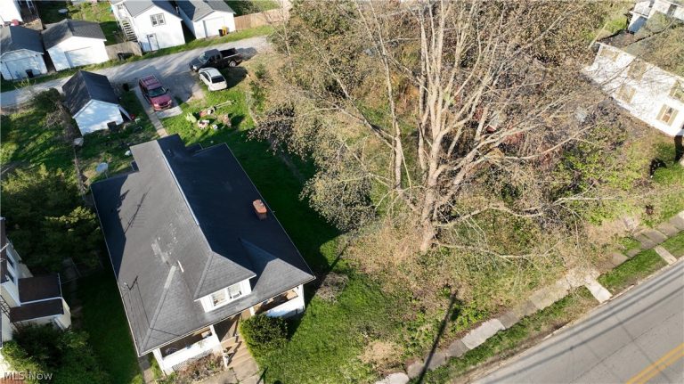 1319 16th Street, Parkersburg, WV - Photo 3